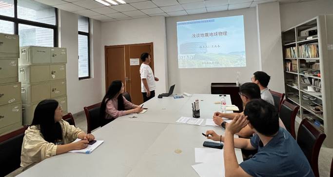 会议室里的人们AI 生成的内容可能不正确。